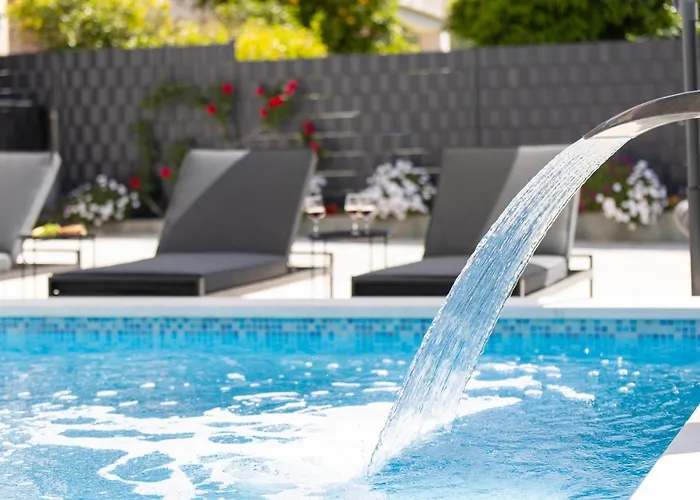 בית אירוח Moderni Kaštela