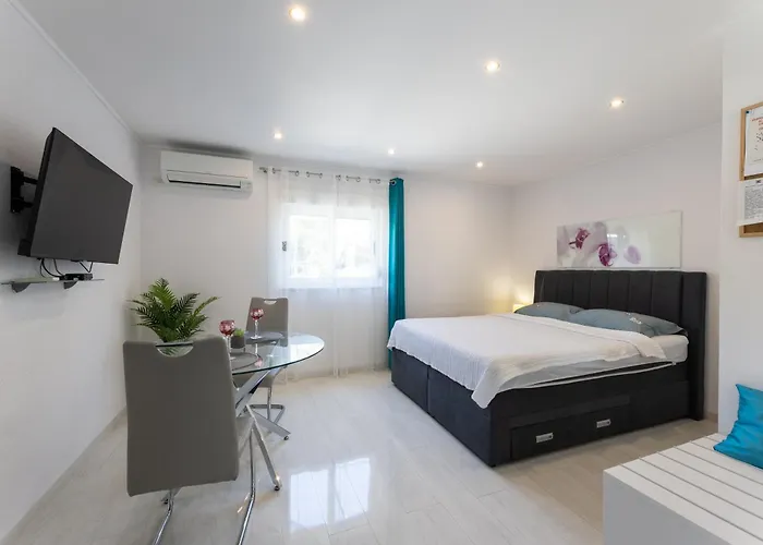 Moderni בית אירוח *