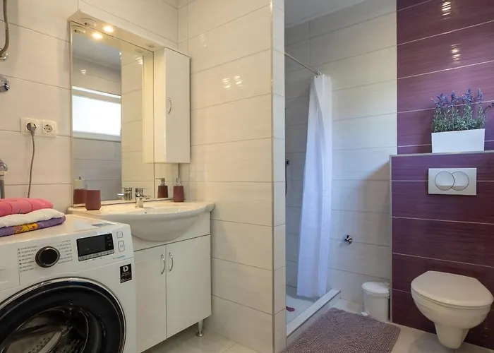 Moderni בית אירוח Kaštela